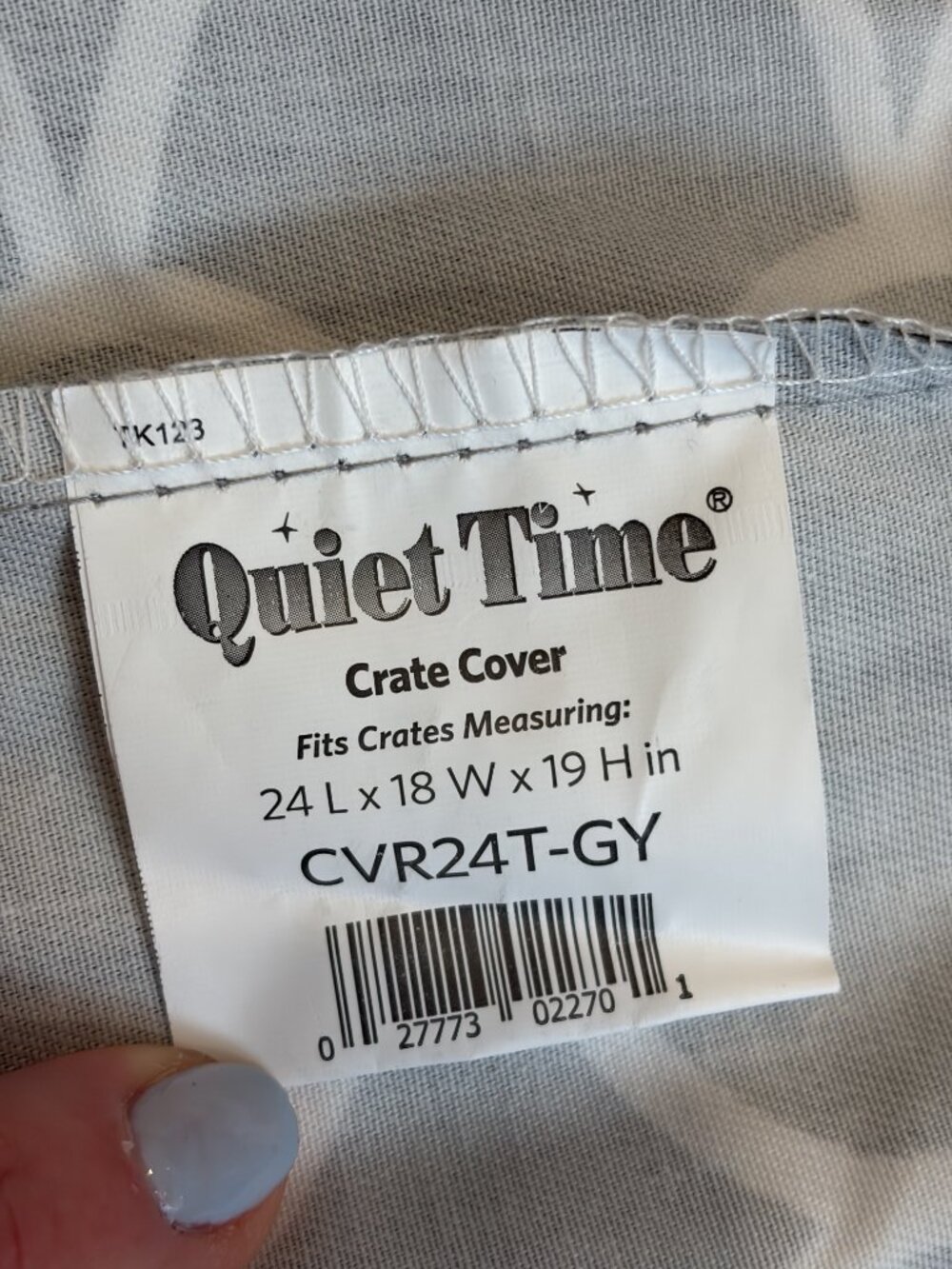 Like new! Grey and white geometric dog crate cover, 24L x 18W x 19H - Picture 6 of 8